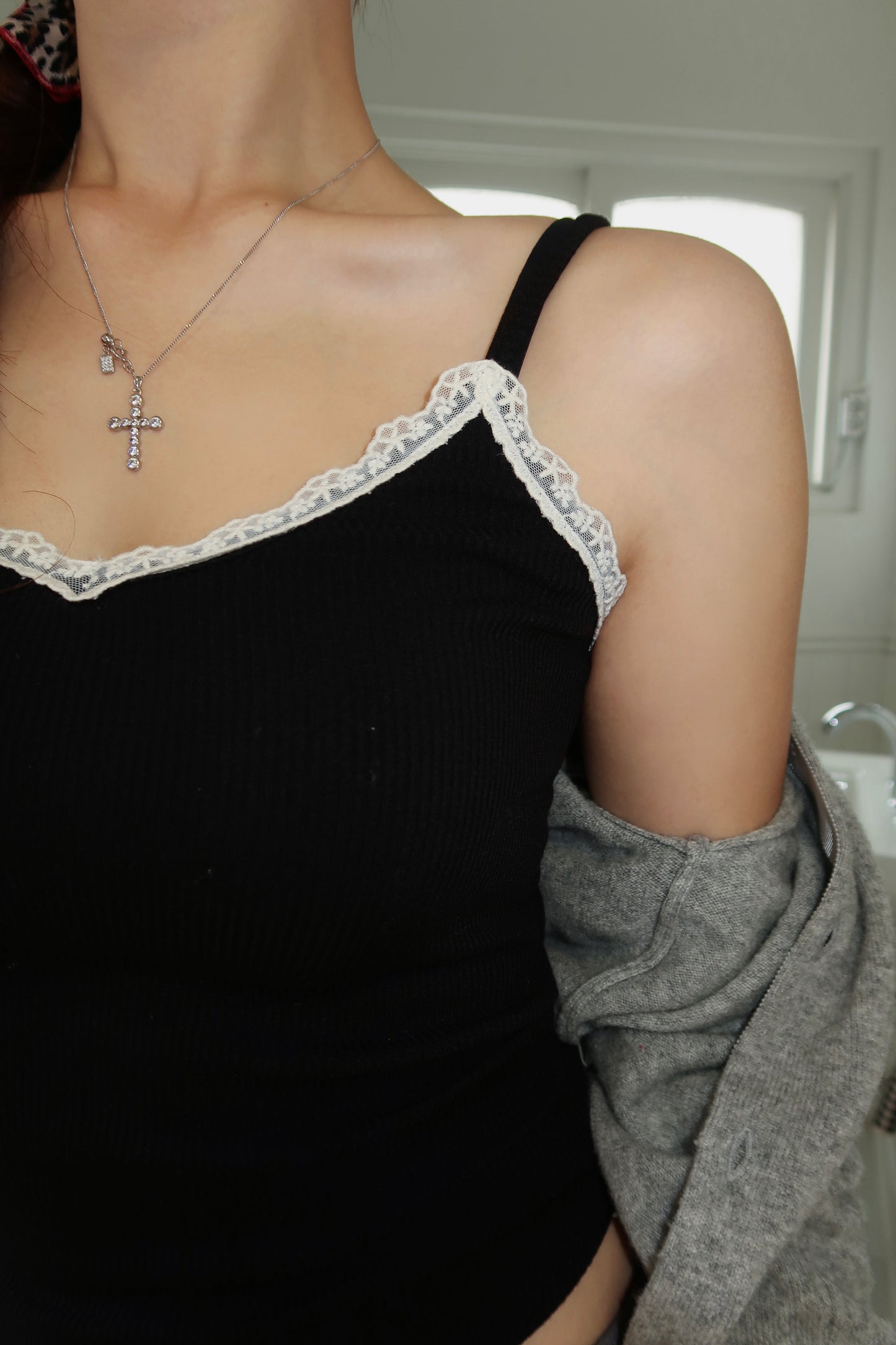 Lace Sleeveless (BL)