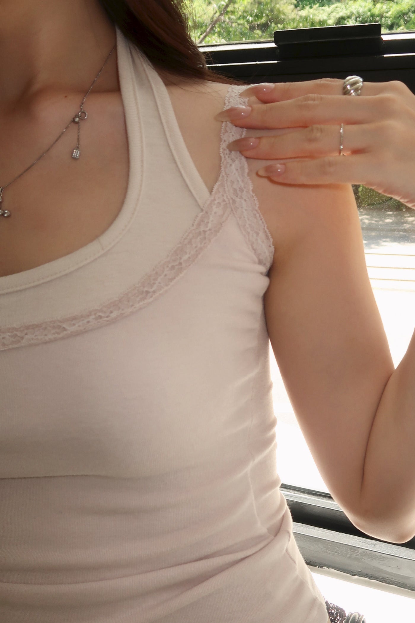 Mute Lace Sleeveless