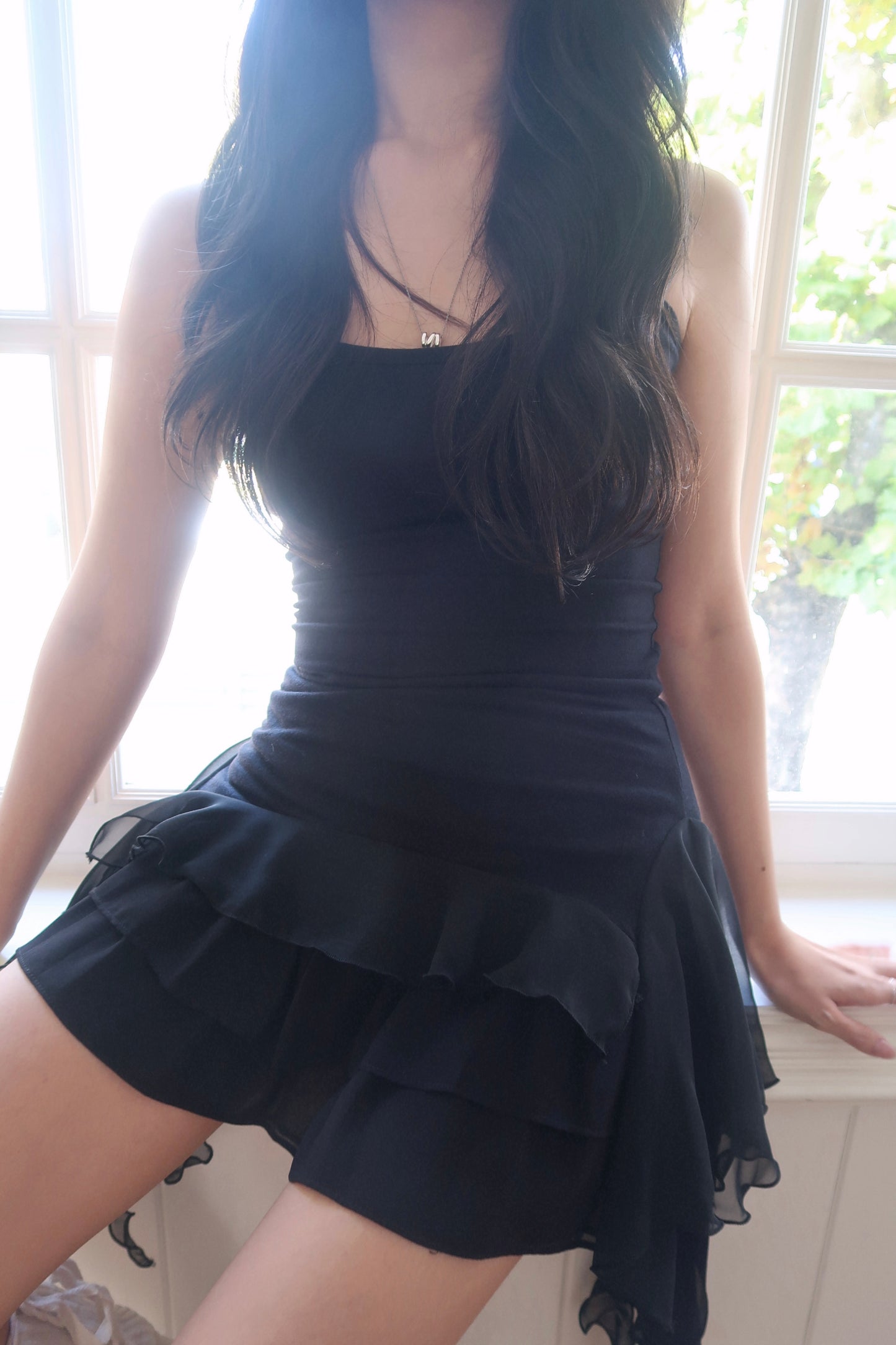 Frill Sleeveless (BL)